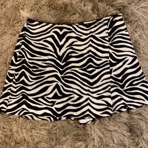 ZEBRA SKORT WHITE HOUSE BLACK MARKET NWT